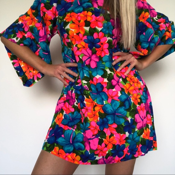 Vintage Dresses & Skirts - Vintage Hawaiian Bell Sleeve Mini Dress
